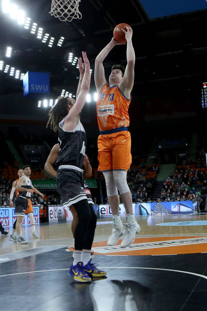 图片报：诺伊尔是同个部位加重受伤，若无奇迹将.